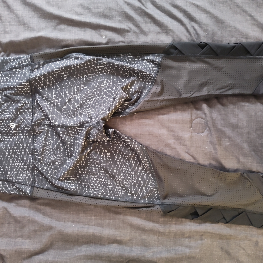 Lululemon Athletica Black and White Leggings - Picture 3 of 3